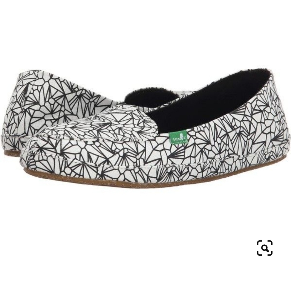 Sanuk Blanche b&w geometric print shoes EUC
